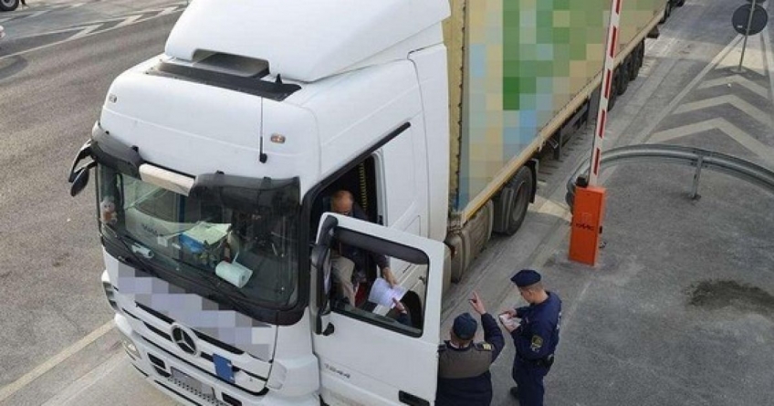 O parte dintre șoferii de tir sunt exceptați de la impunerea regulilor de autoizolare/carantinare