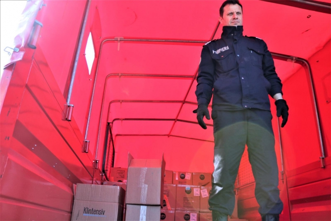 Achiziții pentru medicii din Maramureș: Sute de combinezoane și măști de protecție au ajuns în județ; au fost repartizate la toate spitalele importante (GALERIE FOTO)