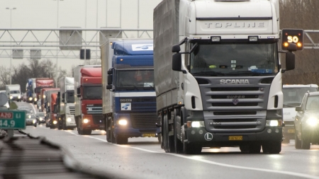 Ordonanță militară: Informații noi pentru transportatorii maramureșeni; Măsuri impuse șoferilor de TIR care revin din străinătate