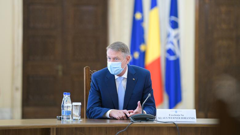 Klaus Iohannis avertizează populația că se vor menține în continuare restricții: „O relaxare prematură poate să distrugă toate rezultatele bune obținute până acum”