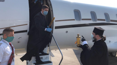 Moment important: Delegația Patriarhiei Române a primit Lumina Sfântă; Se face distribuția în parohii (FOTO)