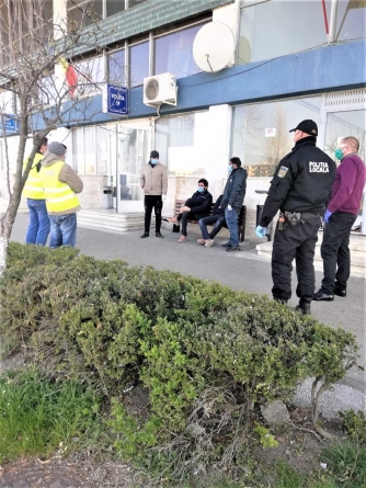 S-a întâmplat în Baia Mare: Trei cetățeni din Afganistan și unul din India, identificați în fața stației CFR; Se presupune că au intrat ilegal în țară (GALERIE FOTO)