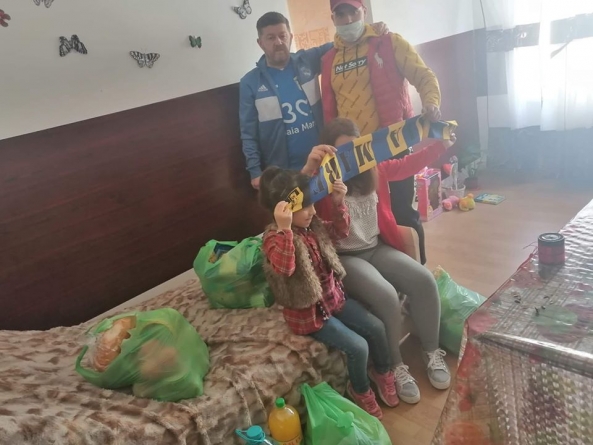 Apreciere: Suporterii din Baia Mare livrează alimente celor aflați în nevoie și donează sânge (GALERIE FOTO)
