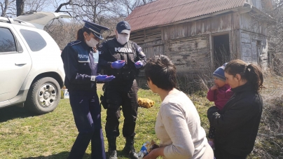 Maramureșenii rămân uniți!: O familie nevoiașă din Măgureni, ajutată cu alimente de polițiști; Mesajul emoționant al oamenilor legii (GALERIE FOTO)