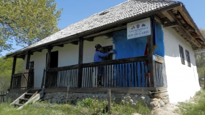 În spiritul tradiției: Se fac lucrări de întreținere și modernizare a Casei Memoriale „Ion Șugariu” din Băița; Istoria pe scurt a poetului-erou (GALERIE FOTO)