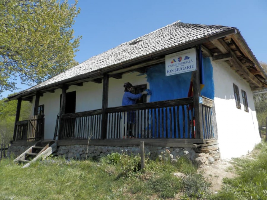 În spiritul tradiției: Se fac lucrări de întreținere și modernizare a Casei Memoriale „Ion Șugariu” din Băița; Istoria pe scurt a poetului-erou (GALERIE FOTO)