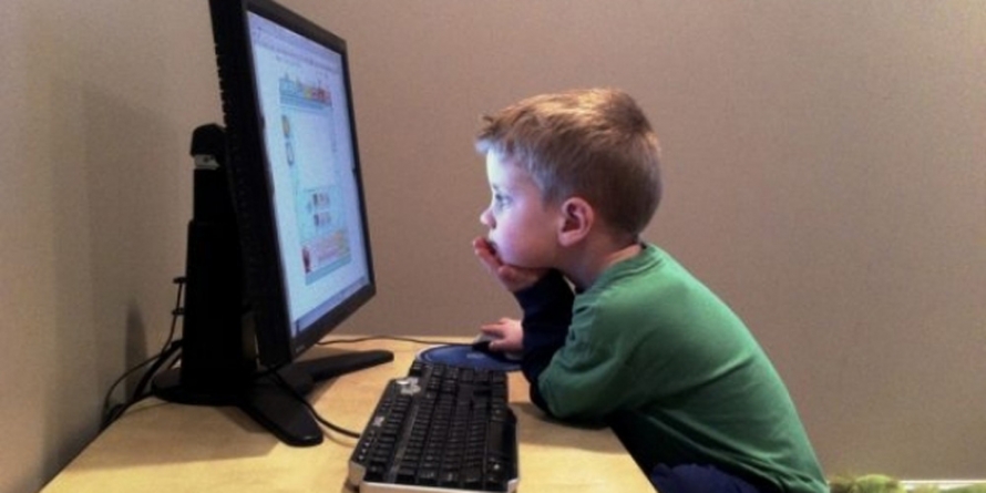 În Maramureș: 91 de elevi vor beneficia de Programul „Euro 200”, în vederea achiziţionării de calculatoare