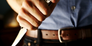 Actualizare 2: Tâlhărie în Baia Mare: Tânăr amenințat cu cuțitul de doi indivizi. Au mers la el acasă și i-au furat diverse lucruri. Ce a decis instanța