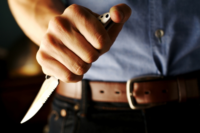 Actualizare 2: Tâlhărie în Baia Mare: Tânăr amenințat cu cuțitul de doi indivizi. Au mers la el acasă și i-au furat diverse lucruri. Ce a decis instanța