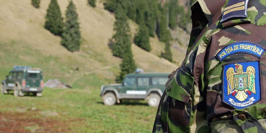 Peste 8.000 de pachete cu țigări de contrabandă reținute la frontiera de nord