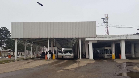 Doi bărbaţi depistaţi în timp ce încercau să evite controlul de frontieră pentru a nu intra în izolare la domiciliu