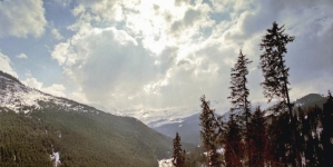 S-a întors iarna: A nins ca-n povești în Borșa la mijloc de aprilie! (VIDEO)