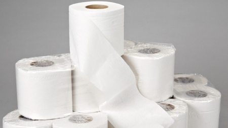 A comandat de pe internet măști chirurgicale, însă a primit suluri de hârtie igienică