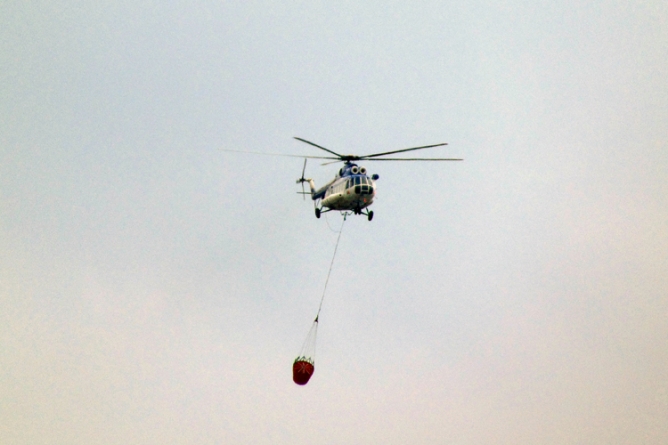 Final fericit: Incendiul de pe Pietrele Șoimului a fost lichidat! Din aer de elicopterul IGAV, de la sol de voluntarii din Șișești și Cavnic (GALERIE FOTO)