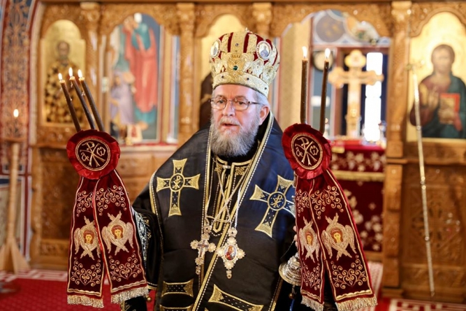 Recomandarea Episcopului Iustin pentru noaptea de Înviere: „Ieșiți în curți, pe balcoane, cu lumânarea aprinsă și cântați «Hristos a înviat!»”