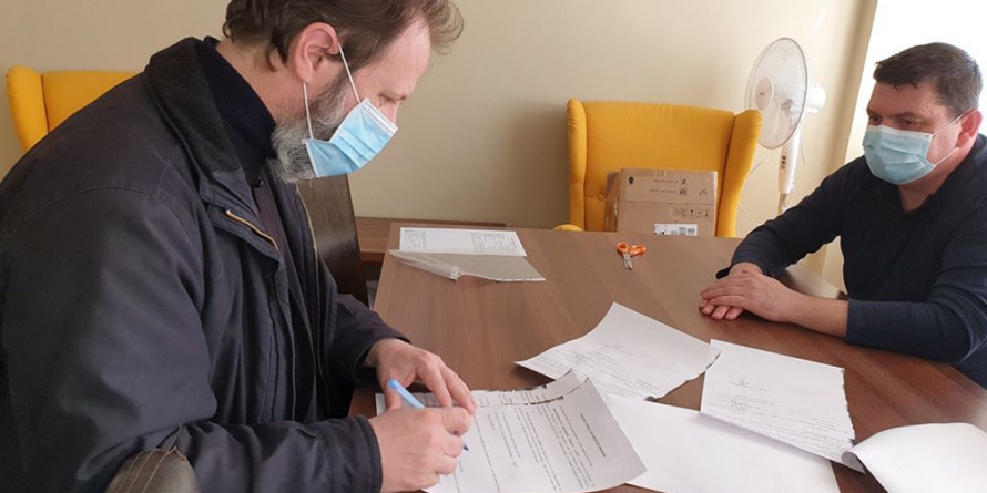 Preoții și monahii din Protopopiatul Lăpuș au donat un electrocardiograf Spitalului Orășenesc Târgu Lăpuș