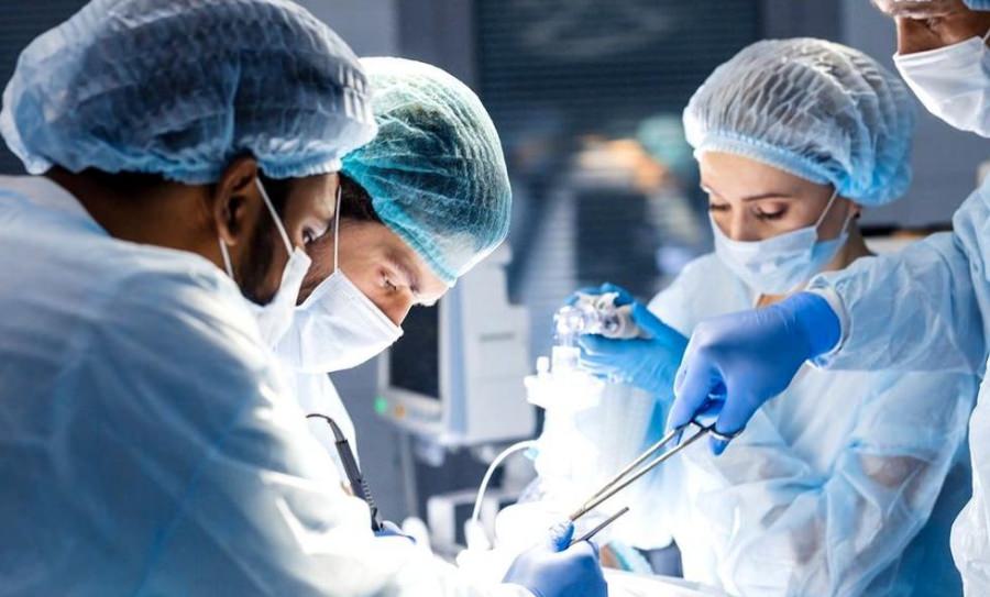 Decizie: Ministerele și autoritățile locale trebuie să pună la dispoziția medicilor spații de cazare