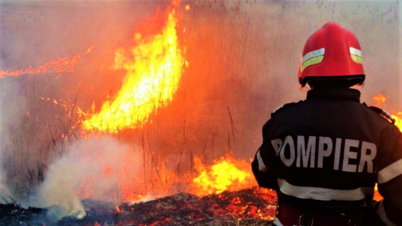 Final de săptămână de foc: Pompierii maramureșeni au intervenit pentru lichidarea a nouă incendii
