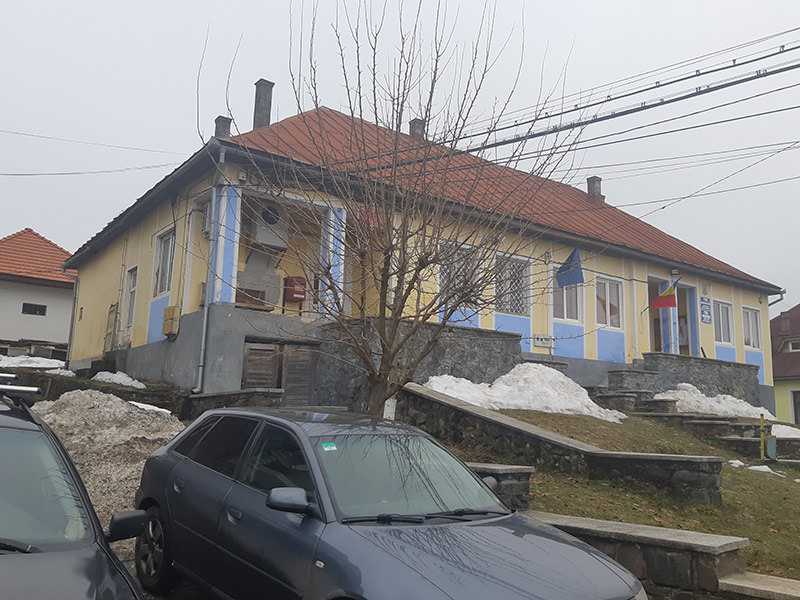 Situație: Decizia de ieșire din carantină a comunei Șișești, luată „la limită”. Măști de protecție, distribuite la bisericile din fiecare sat
