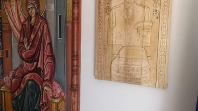 Mâini dibace: Un polițist maramureșean însuflețește lemnul de peste 27 de ani; Unde i-a fost expusă cea mai nouă sculptură, în semn de prețuire (FOTO)