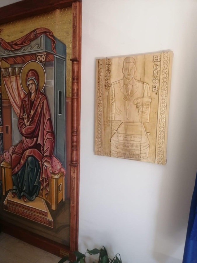 Mâini dibace: Un polițist maramureșean însuflețește lemnul de peste 27 de ani; Unde i-a fost expusă cea mai nouă sculptură, în semn de prețuire (FOTO)