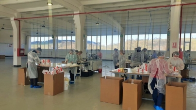 Lupta cu COVID-19: Primele măști de protecție produse de Grupul Taparo Târgu Lăpuș au fost livrate la mai multe spitale din țară (GALERIE FOTO)