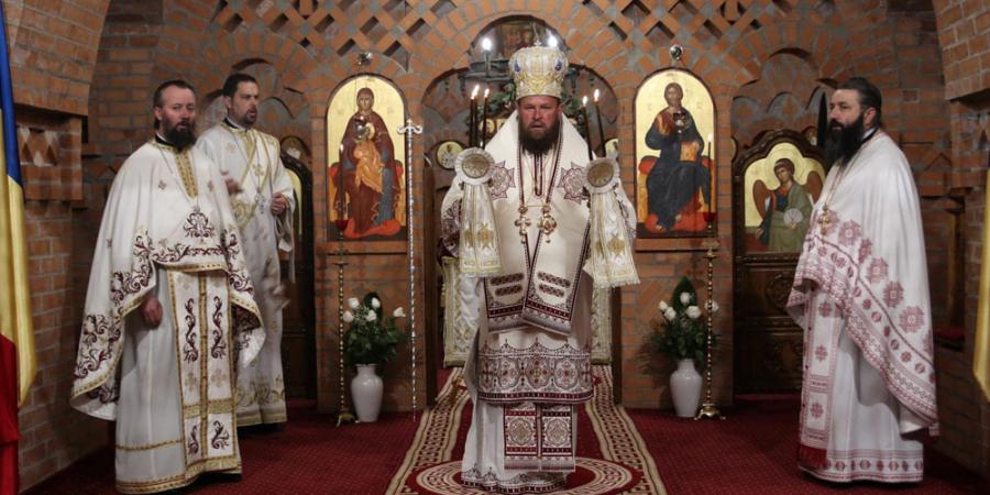 Sfânta liturghie la Mănăstirea Scărișoara Nouă cu ocazia prăznuirii Sfântului Mare Mucenic Gheorghe, Purtătorul de biruință (GALERIE FOTO)