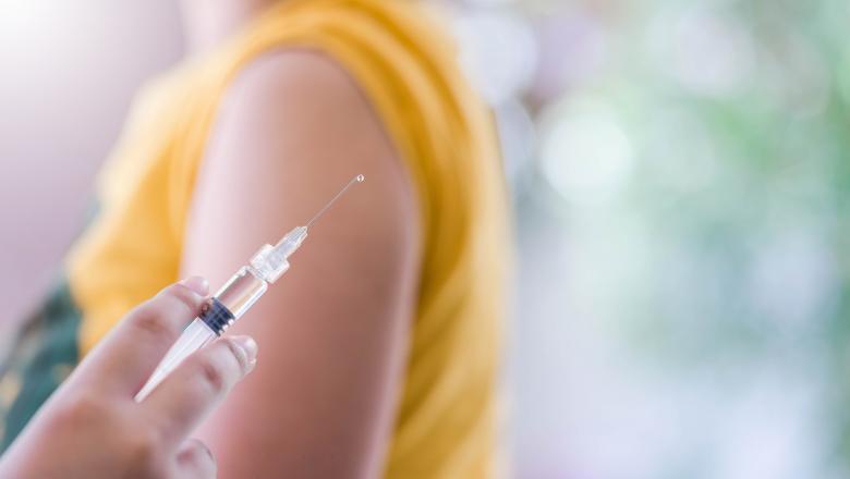 Marea Britanie: Autorităţile de reglementare sfătuiesc persoanele cu antecedente semnificative de reacţii alergice să nu facă vaccinul Pfizer