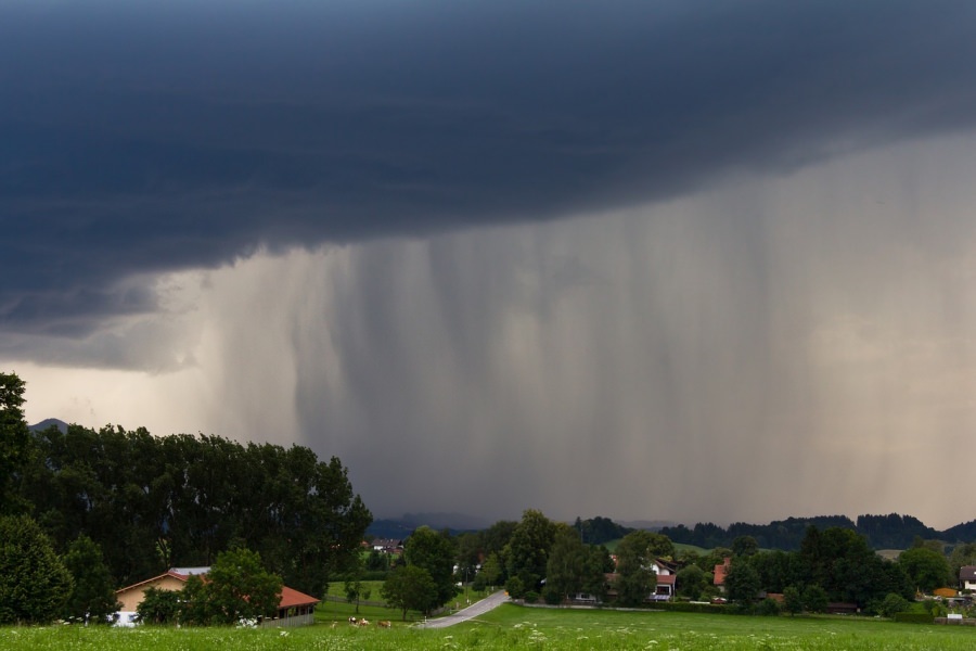 Atenționare meteo: Vijelii așteptate în Maramureș; Vântul va avea viteze de peste 70 km/h în zonele joase și de aproximativ 90 km/h la munte
