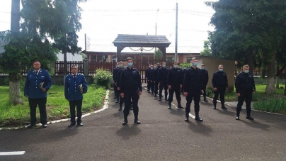 Cei 21 de elevi aflați în practică la IJJ Maramureș au depus jurământul militar