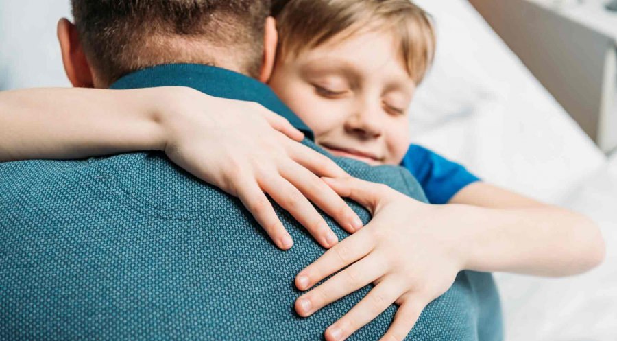 Lege promulgată: Românii care adoptă copii pot sta doi ani în concediu de acomodare și primesc indemnizație