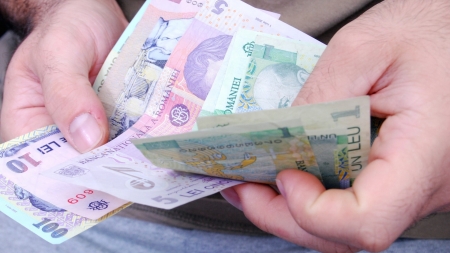 Studiu: 44% dintre români nu pot face faţă unor cheltuieli financiare neaşteptate, faţă de media de 32% în UE