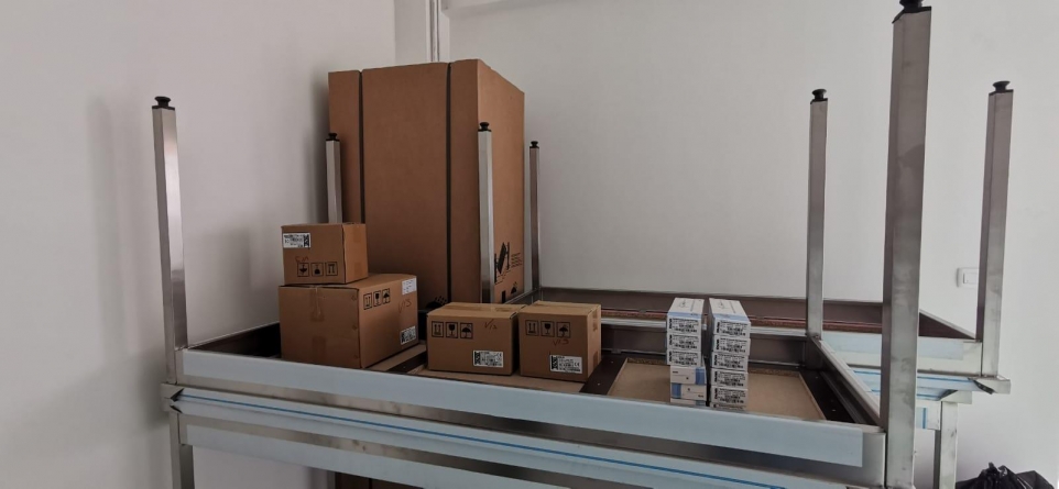 A început livrarea echipamentelor medicale pentru laboratorul de biologie moleculară din Vișeu de Sus