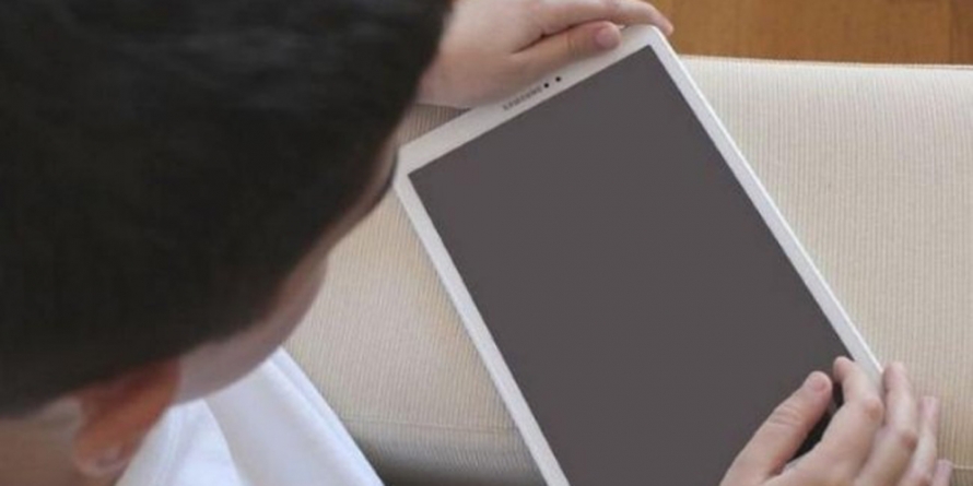 Boloş: Guvernul a suplimentat bugetul pentru achiziţia de tablete şcolare cu 50 de milioane de euro