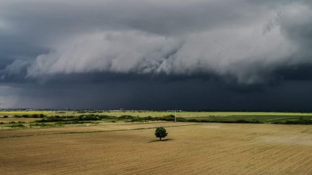 Atenționare meteo: Cod galben de vijelii emis pentru Maramureș începând cu orele amiezii; Sunt așteptate și rafale de vânt și grindină