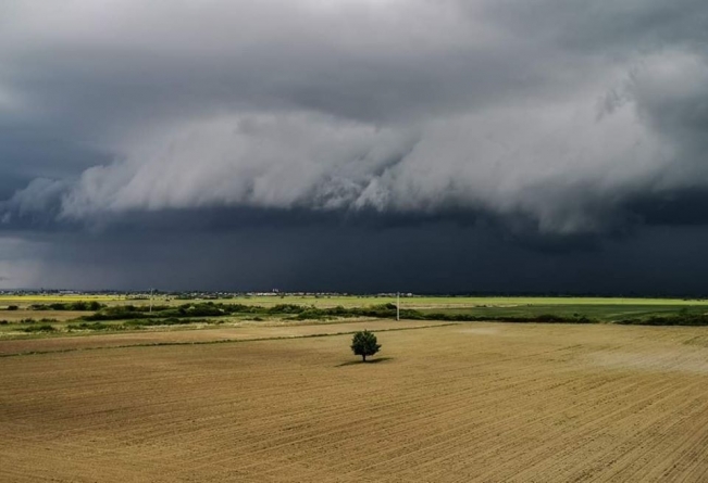 Atenționare meteo: Cod galben de vijelii emis pentru Maramureș începând cu orele amiezii; Sunt așteptate și rafale de vânt și grindină
