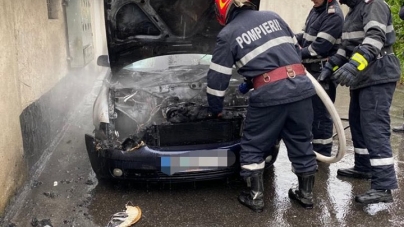 Incendiu auto: Mașină cuprinsă de flăcări pe strada I.L.Caragiale din Baia Mare (FOTO)