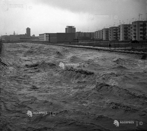 Retro Maramureș: 51 de ani de la inundațiile catastrofale care au măturat mare parte din țară. Un pod nou în Baia Mare, la un pas de a fi detonat (FOTO ARHIVĂ)