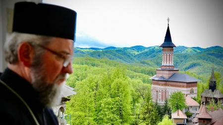 „Gânduri de la Rohia” – o poezie profundă compusă pe Preasfințitul Părinte Iustin în aceste zile