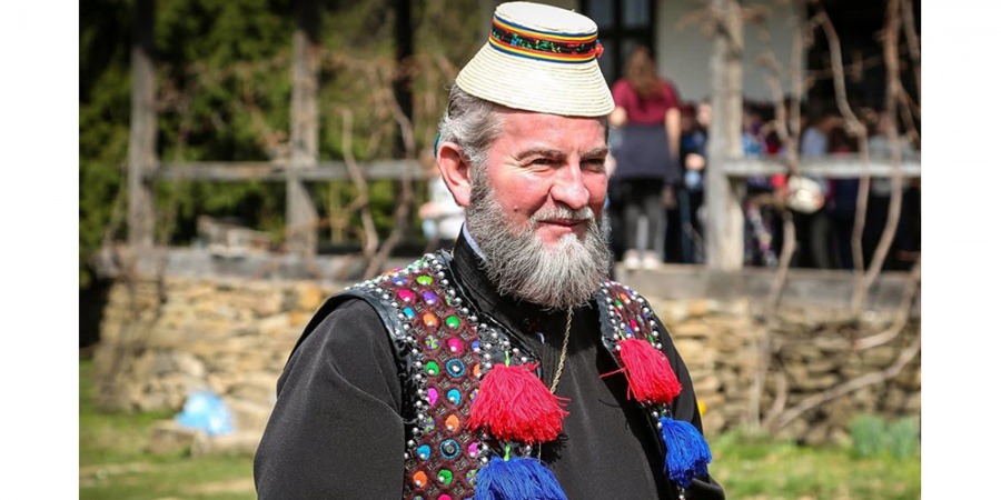 Azi e Ziua Portului Tradițional din România; PS Iustin, Episcopul Maramureșului și Sătmarului, un mare iubitor al datinilor strămoșești