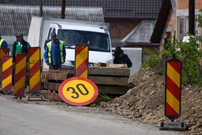 Suplimentare de fonduri: 500.000 de lei alocați pentru executarea de lucrări urgente pe relația Cătălina – Finteușu Mic