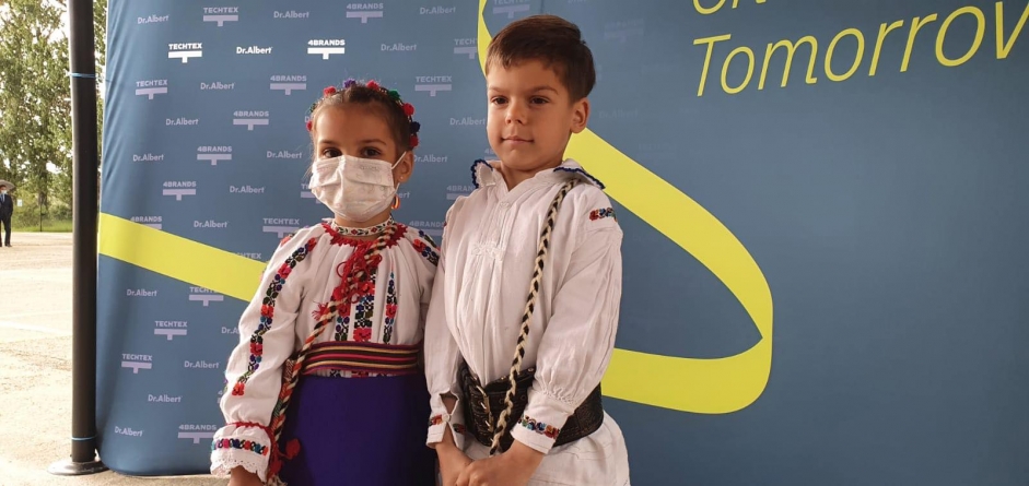 Premieră națională în Maramureș: Premierul Ludovic Orban a văzut cum arată măștile pentru copii; Sunt fabricate de Grupul Taparo (GALERIE FOTO)