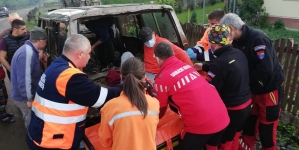Încă o intervenție: Un bărbat s-a lovit puternic la picior în timp ce se afla la cules de ciuperci în zona Ulmoasa; Au intervenit salvamontiștii (GALERIE FOTO)