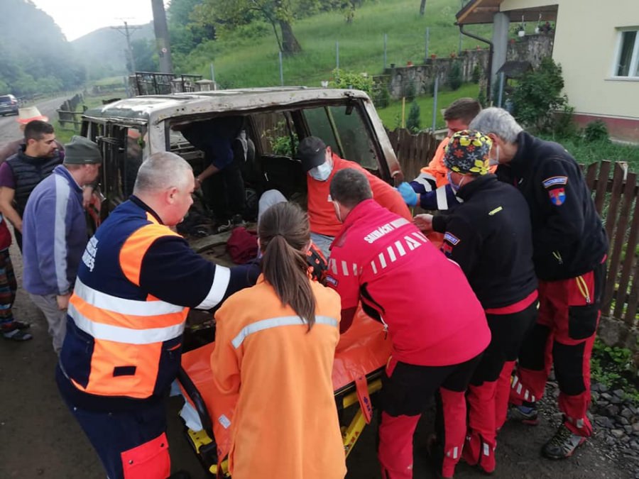 Încă o intervenție: Un bărbat s-a lovit puternic la picior în timp ce se afla la cules de ciuperci în zona Ulmoasa; Au intervenit salvamontiștii (GALERIE FOTO)