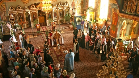 Apel: Biserica Ortodoxă Română solicită reluarea slujbelor la care să participe credincioșii