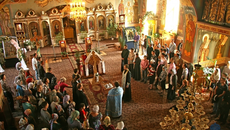 Patriarhia Română a primit cu bucurie decizia de a permite oficierea slujbelor religioase în interiorul bisericilor
