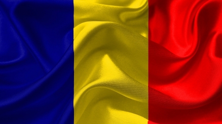 Fără inscripții și simboluri pe drapelul României. Amenzile sunt usturătoare