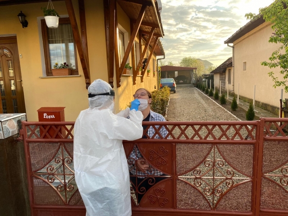 Oficial: Fărcașa nu este zonă contaminată cu COVID-19!; Toate cele 114 teste efectuate, inclusiv în familia bărbatului decedat, sunt negative (GALERIE FOTO)