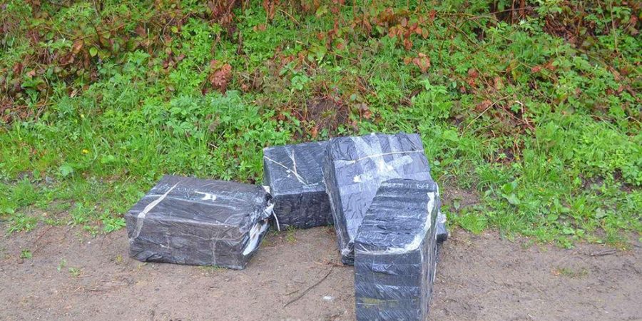 Țigări în valoare de peste 23.000 de lei găsite în vegetație