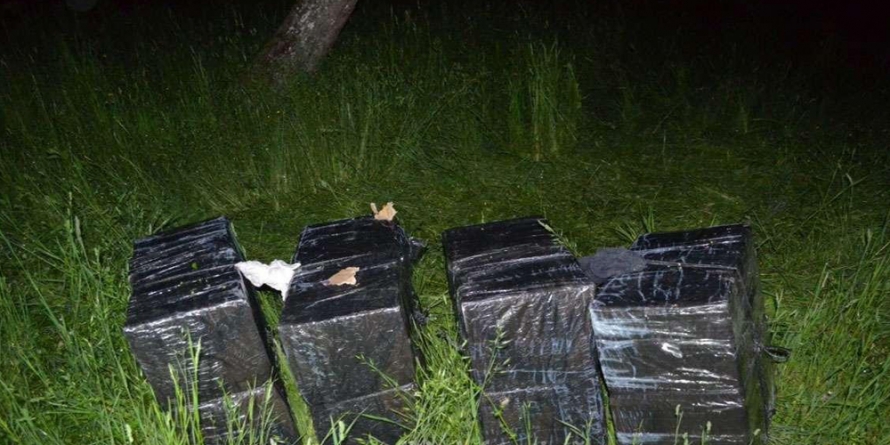 Contrabanda de la miezul nopții; 8.000 de pachete cu țigări ucrainene au fost confiscate